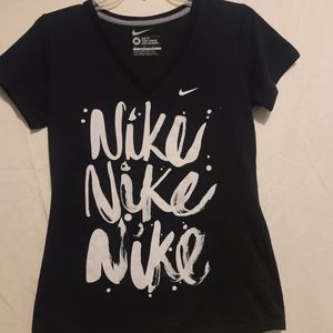 NIKE T-SHIRT